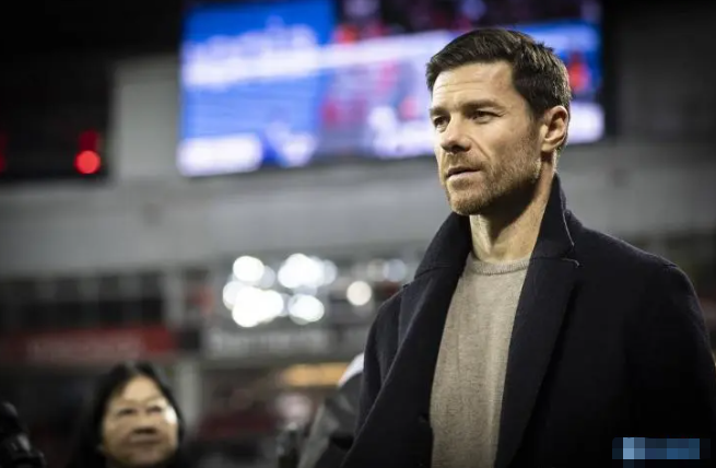 德甲霸主勒沃庫森創(chuàng)歷史不敗金身！歐聯(lián)杯、德國杯雙線晉級(jí)，三線齊飄藥廠旗幟