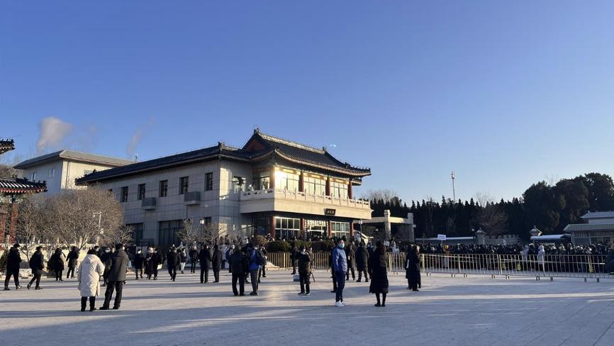 各界送別中國法學泰斗江平，悼念隊伍百米長隊動人場景