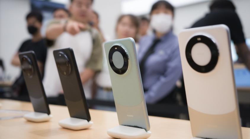 華為手機購買現場拆封激活引發熱議，華為官方回應并加強服務管理培訓