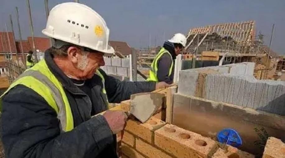 高薪之下，為何傳統技術工種仍缺人？月入2.5萬的探討