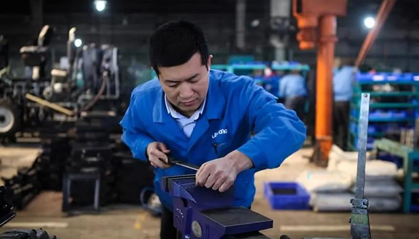 高薪之下，為何傳統技術工種仍缺人？月入2.5萬的探討