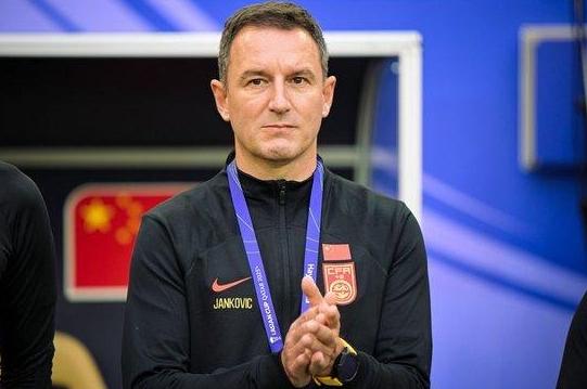 亞洲杯小組賽第二輪：中國男足取得進步，未能進球需缺少一點運氣