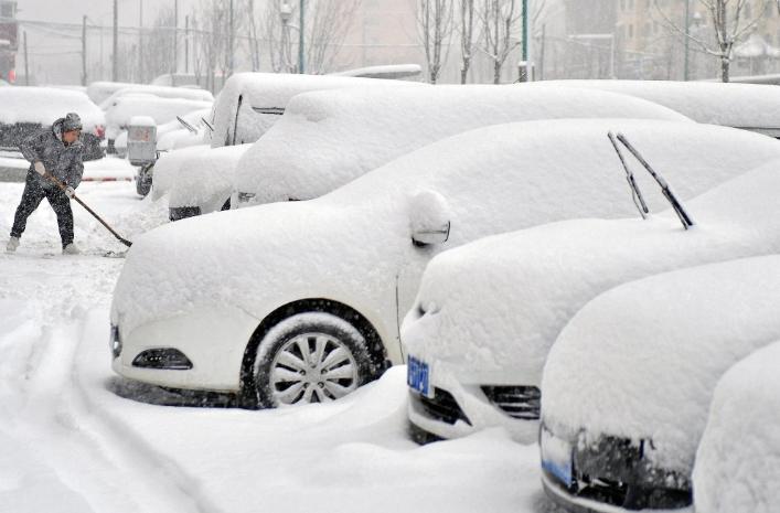 武漢市氣象臺發布暴雪黃色預警信號：專家呼吁加強各項防雪措施，保障市民安全
