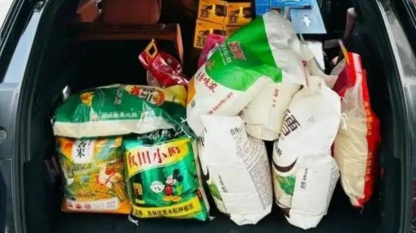 滿載而歸！網友返程后備箱驚現：整羊兩只，夠吃一年的大米……