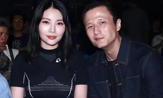 徐冬冬婚禮喝椰汁，展現代言人敬業與創意