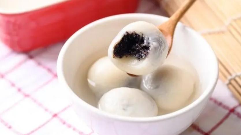 醫生建議吃湯圓每餐不超過5至6個，還應避免早晚食用