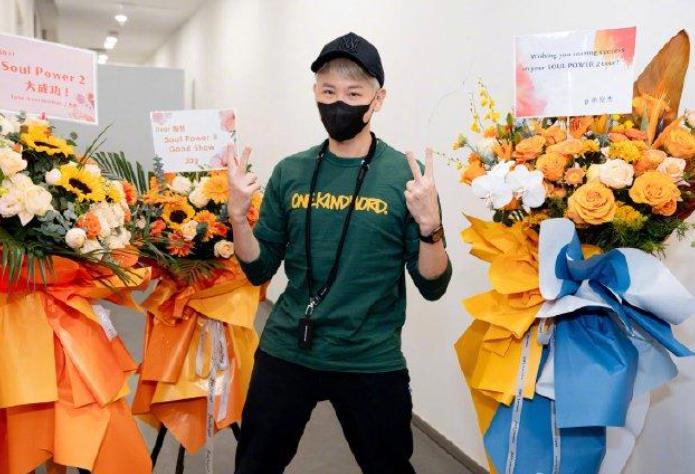 華語樂壇四位天王重聚：周杰倫、王力宏、林俊杰送花籃祝福陶喆