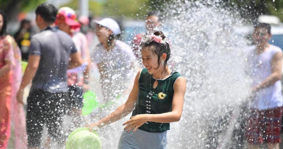 潑水節慶祝活動引發社會熱議：呼吁制止不良行為