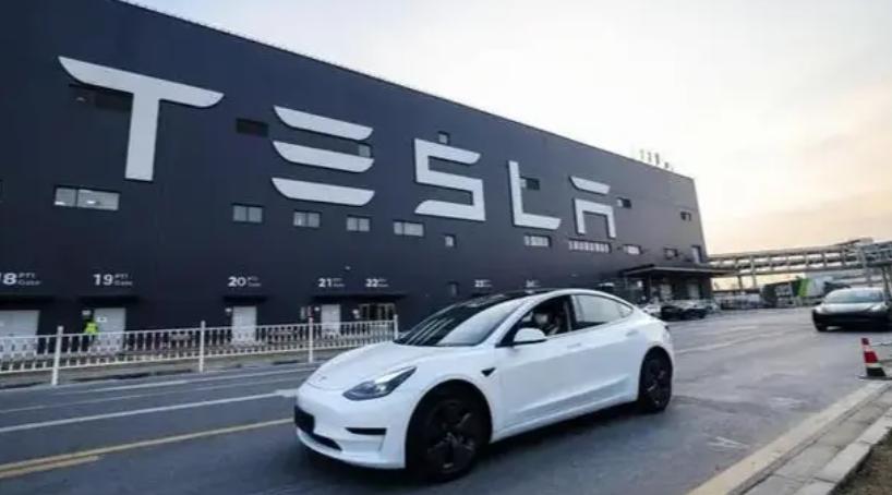 被特斯拉毀約應屆生發(fā)聲：：協(xié)議違約金是0元，賠償一個月底薪合理嗎？