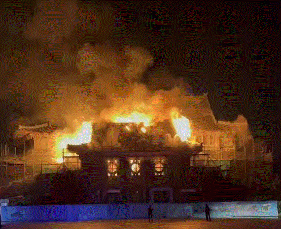 明倫校區大禮堂失火事件：追問背后的真相與責任